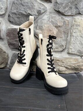 Nine West "Juna" Ivory Platform Combat Boots – Size 7.5